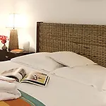 Les Flamants Roses 4* 카네트