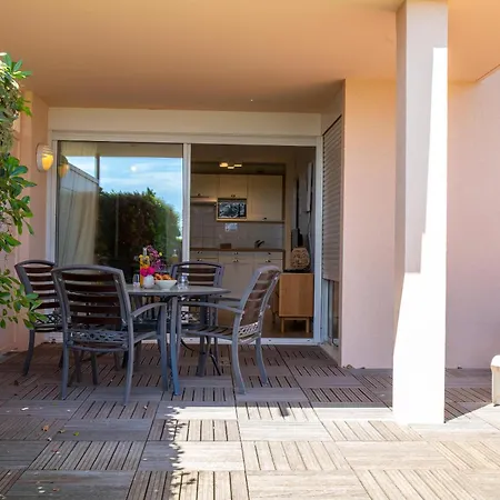 Les Flamants Roses Apartmanhotel 3*