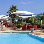 Les Flamants Roses 4* كانيه