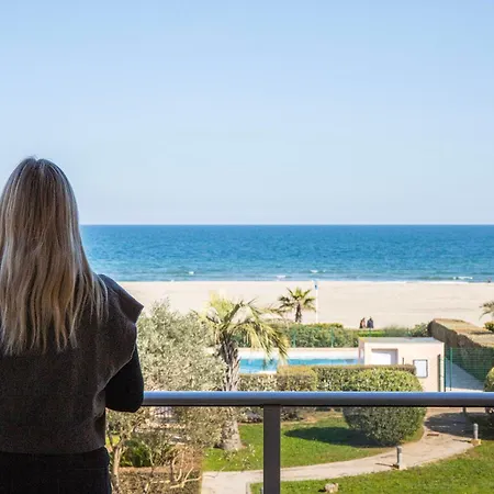 Les Flamants Roses 3*