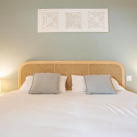 Les Flamants Roses Aparthotel