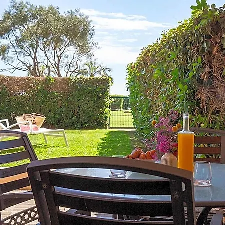 Les Flamants Roses Hotel apartamentowy 4*