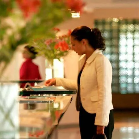 Aparthotel Les Flamants Roses 3*