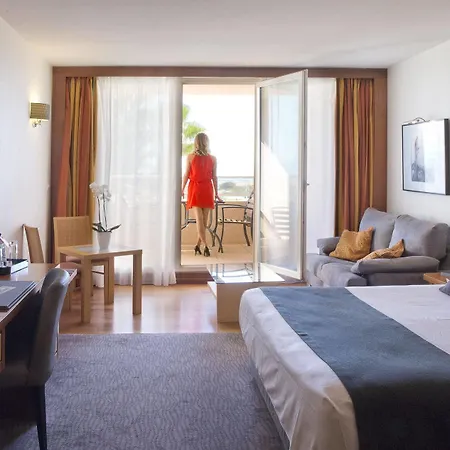 Les Flamants Roses Aparthotel 3*