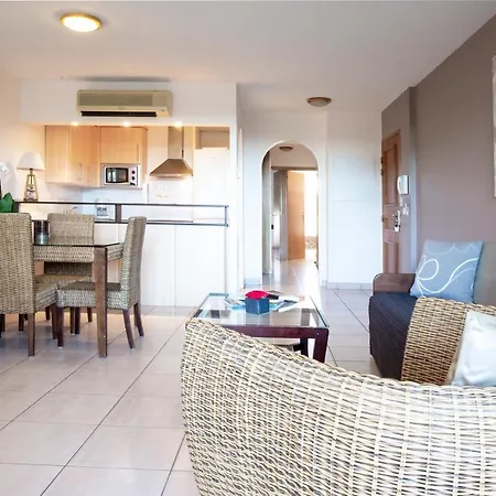 Les Flamants Roses Aparthotel 3*